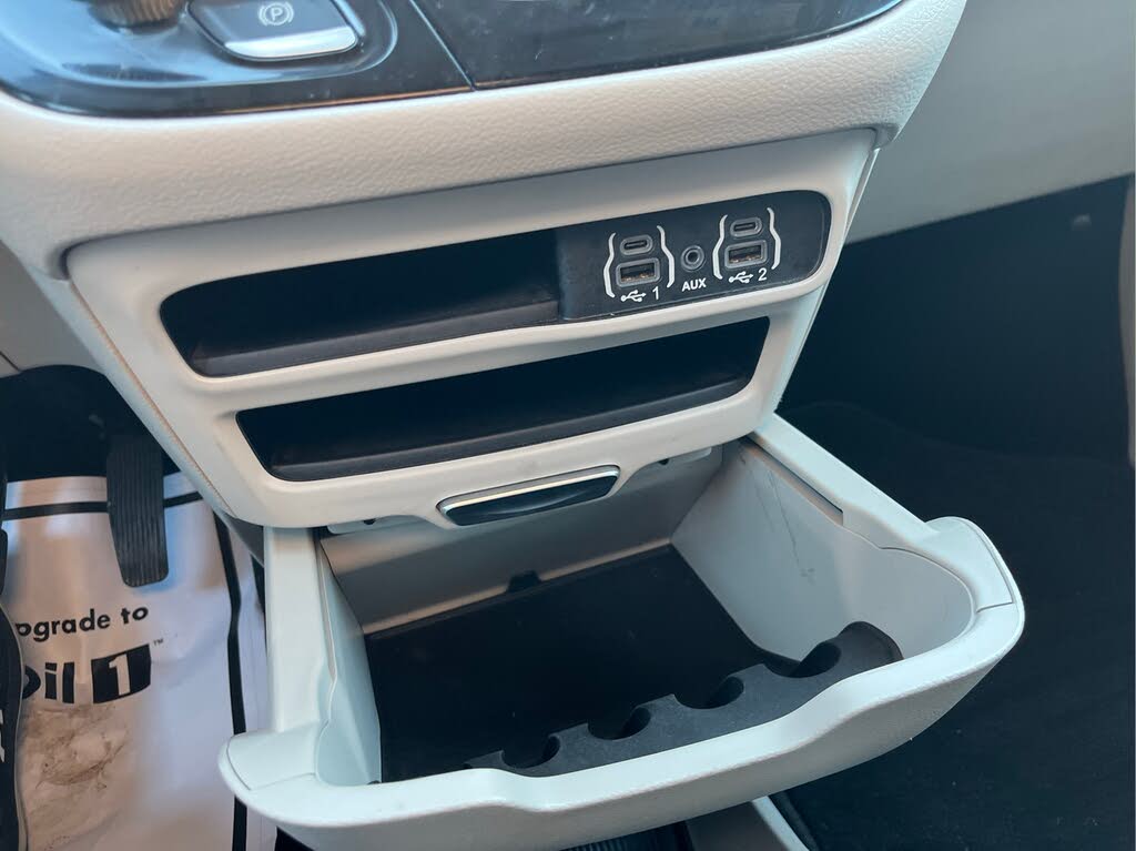 2023 Chrysler Voyager