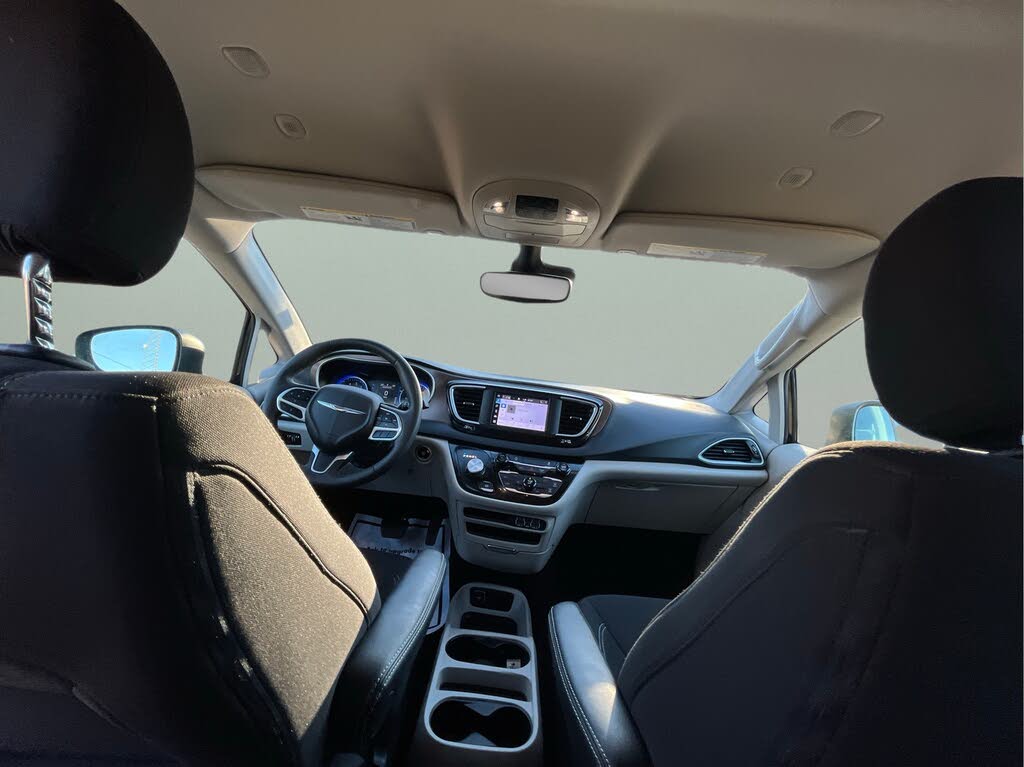 2023 Chrysler Voyager