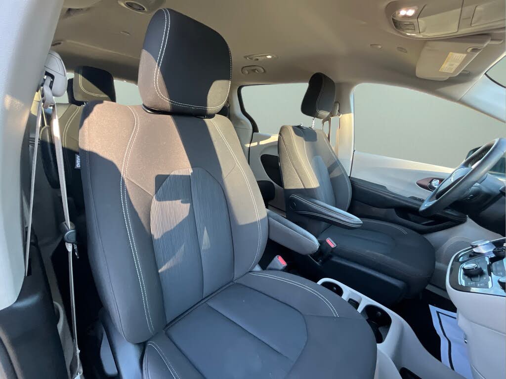 2023 Chrysler Voyager