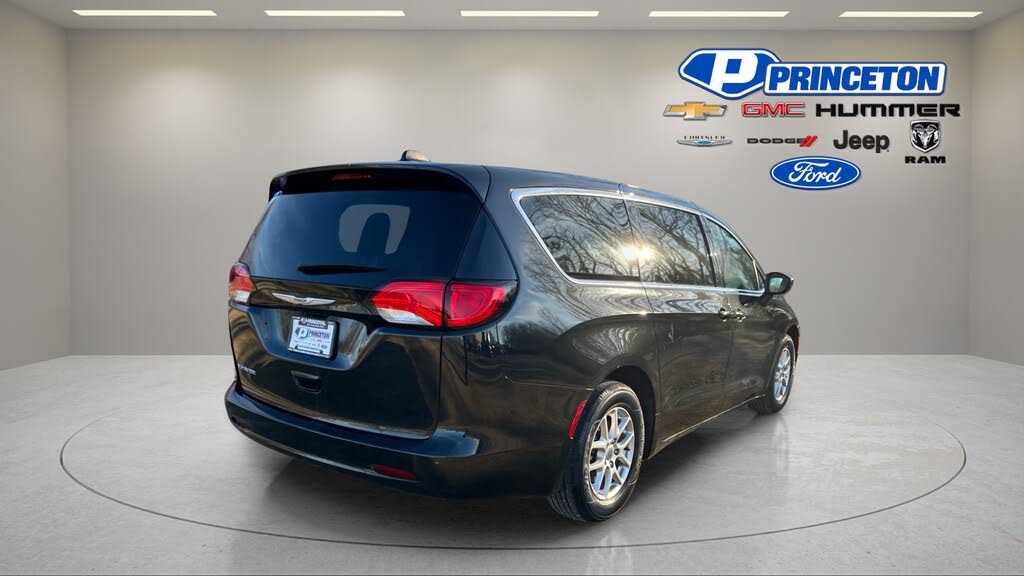 2023 Chrysler Voyager