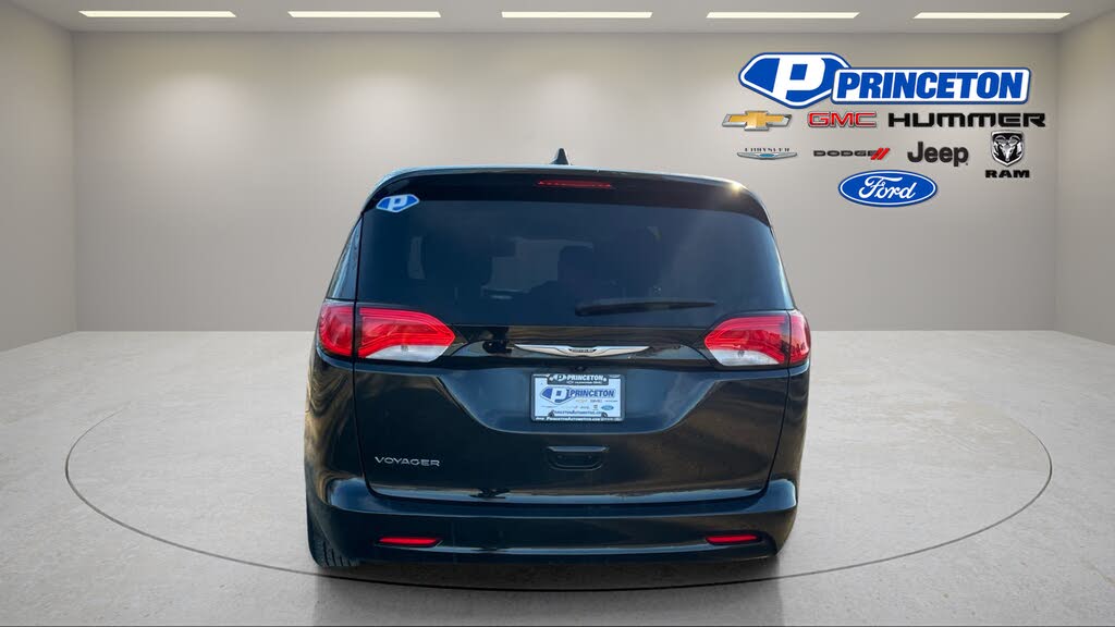 2023 Chrysler Voyager