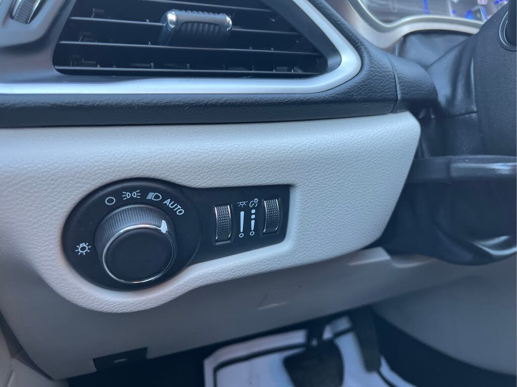 2023 Chrysler Voyager