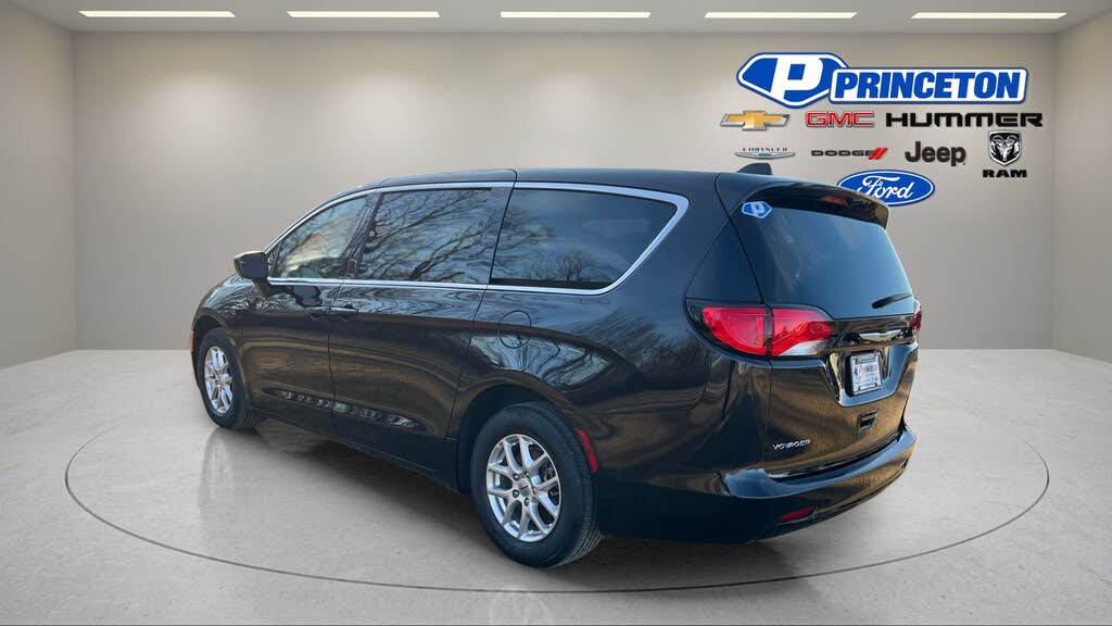 2023 Chrysler Voyager