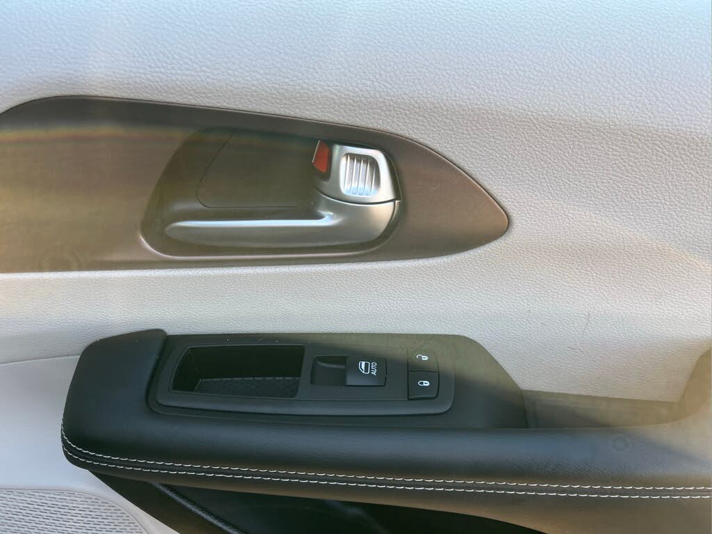 2023 Chrysler Voyager