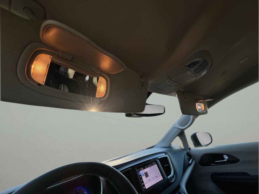 2023 Chrysler Voyager