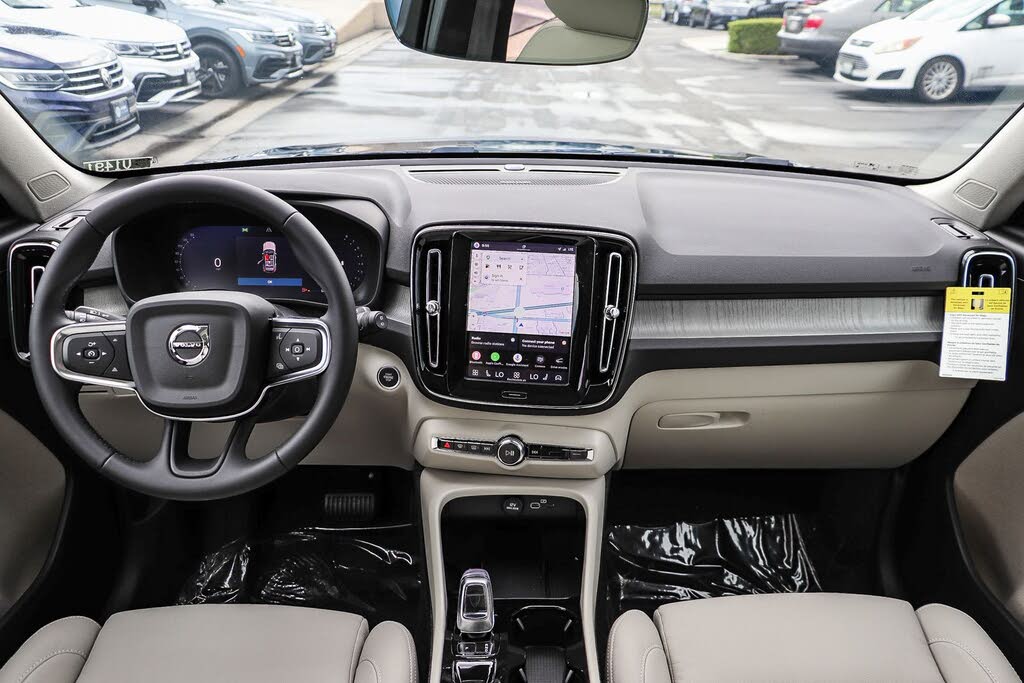 2026 Volvo XC40