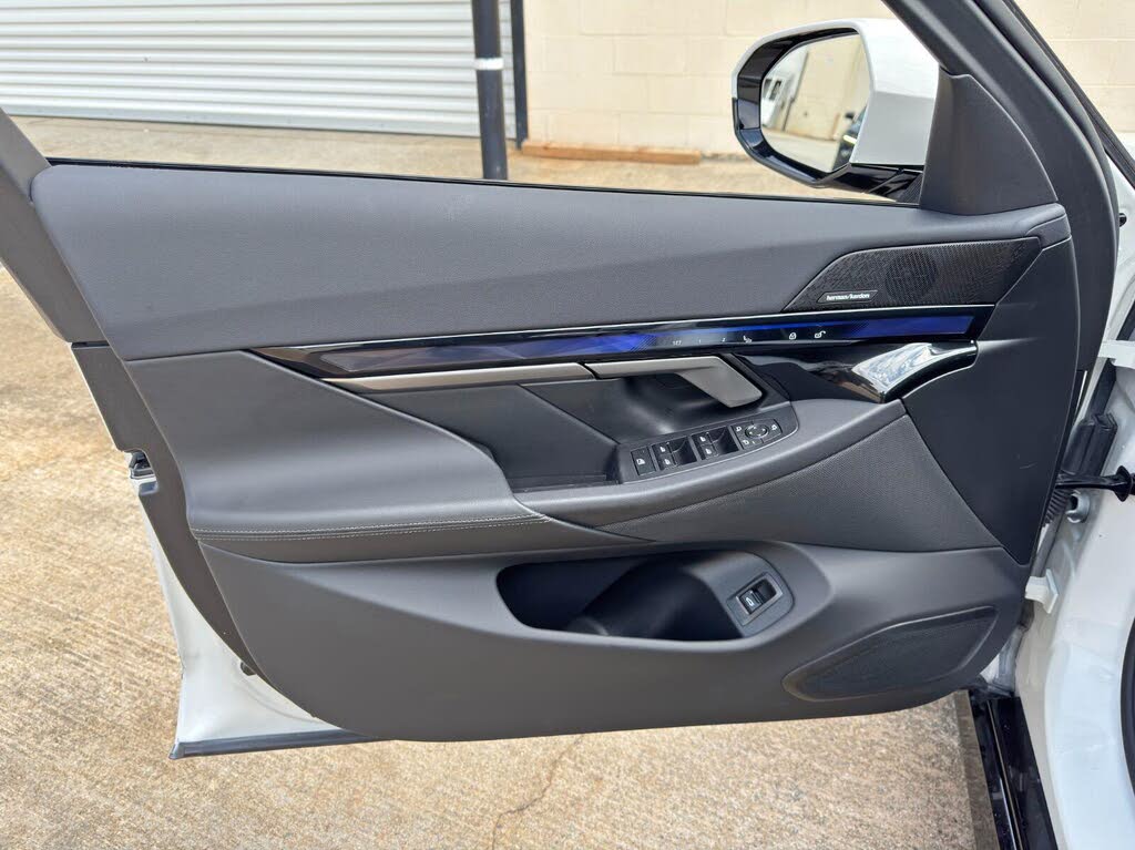 2025 BMW i5