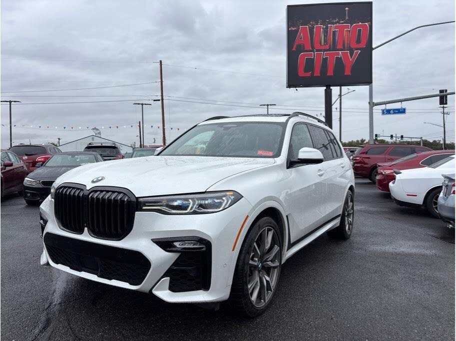 2022 BMW X7 M50i