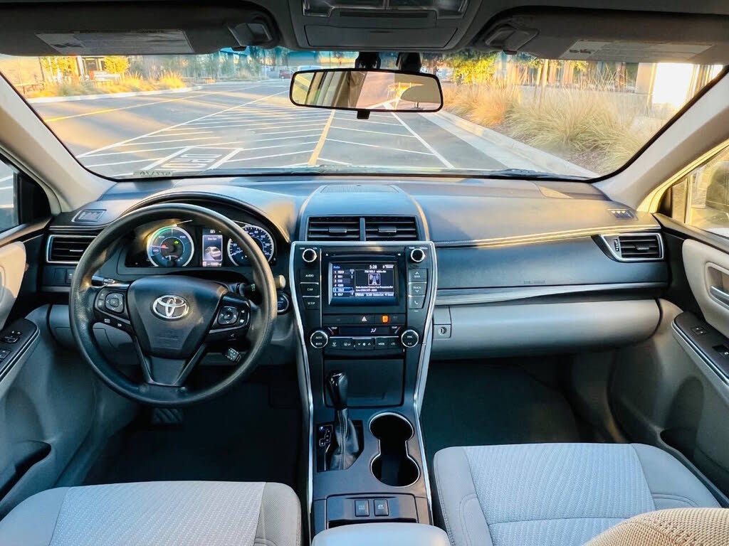 2016 Toyota Camry Hybrid